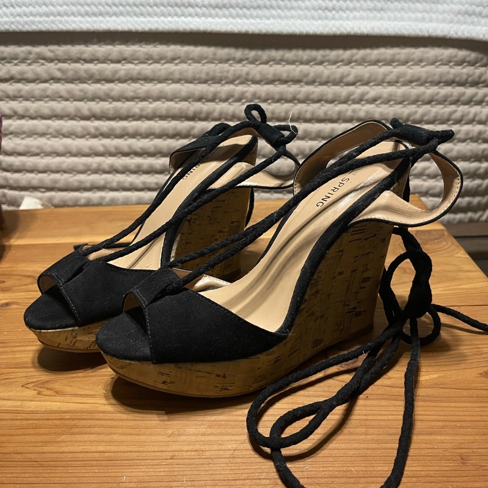 Size 7.5 black call it spring wedge